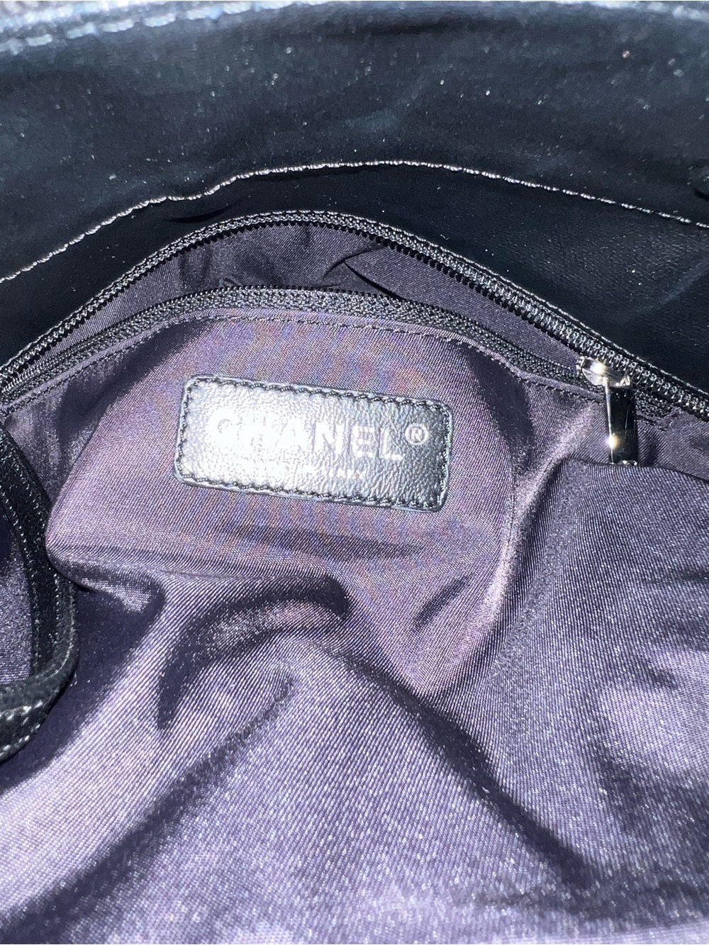 CHANEL Authentic flawless Quilted Leather Tote with CC Charm - Picture 14 of 16